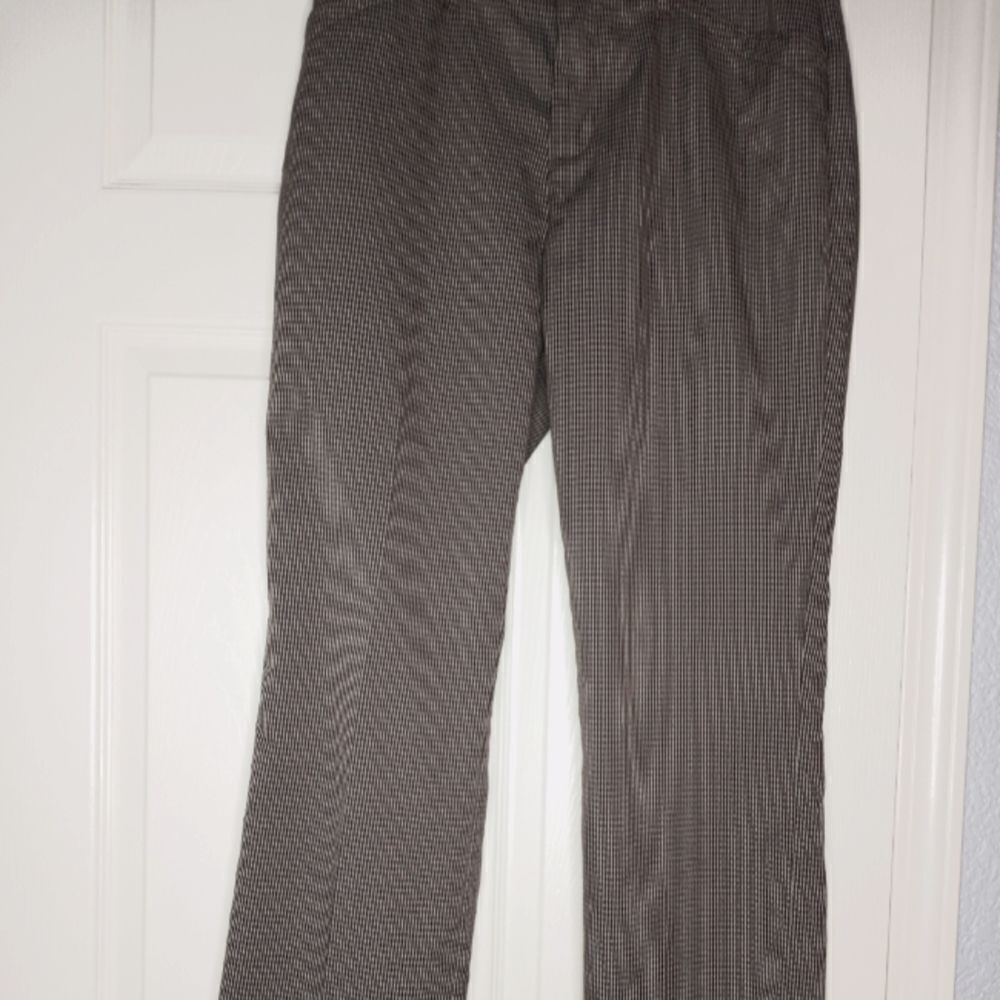 Lee 10 MFlex Motion RegularFit Straight Leg MidRise Pockets Women's Dress Pants.